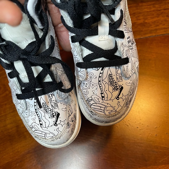 Jordan 1s toddler. Gently worn - Picture 3 of 9